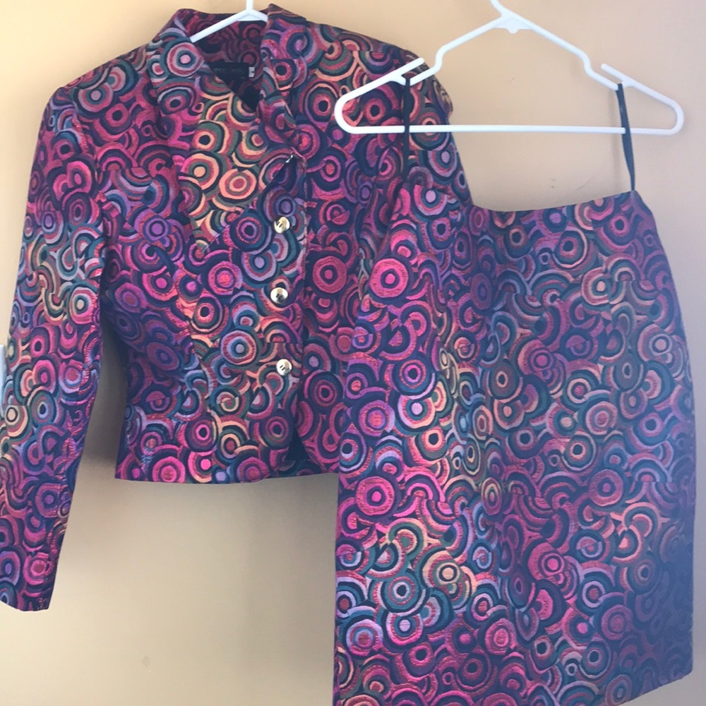 Retro Suit - Picture 4 of 4
